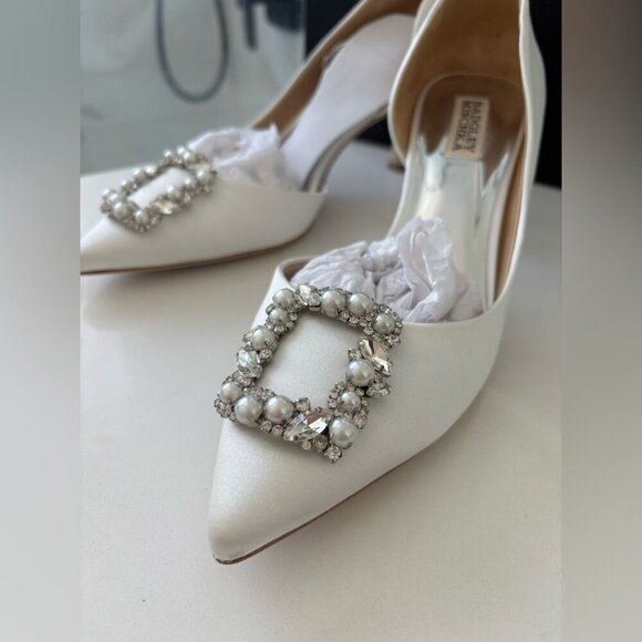 Badgley Mischka White Fabia Kitten Heel with Crystal Buckle NWT - Picture 3 of 10